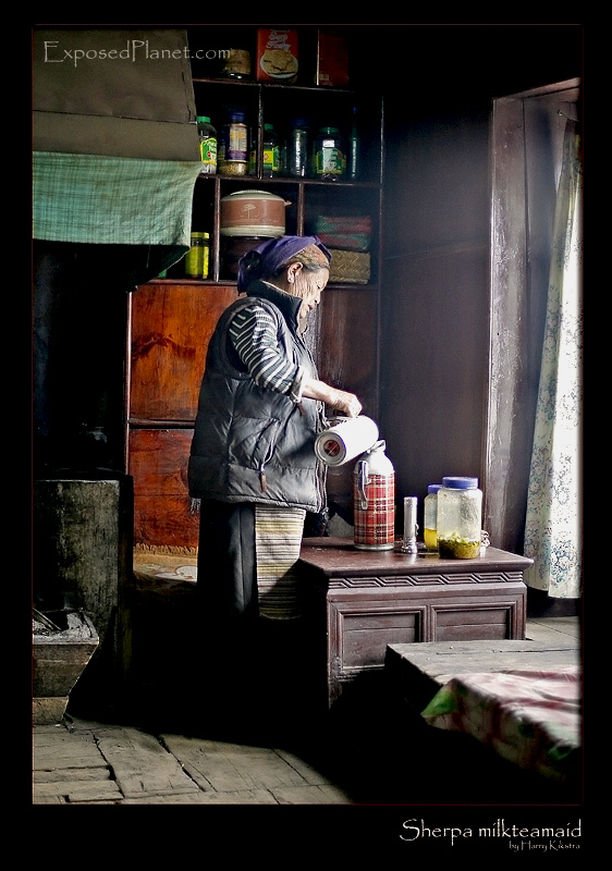 Khumjung (8): Sherpani in Kitchen