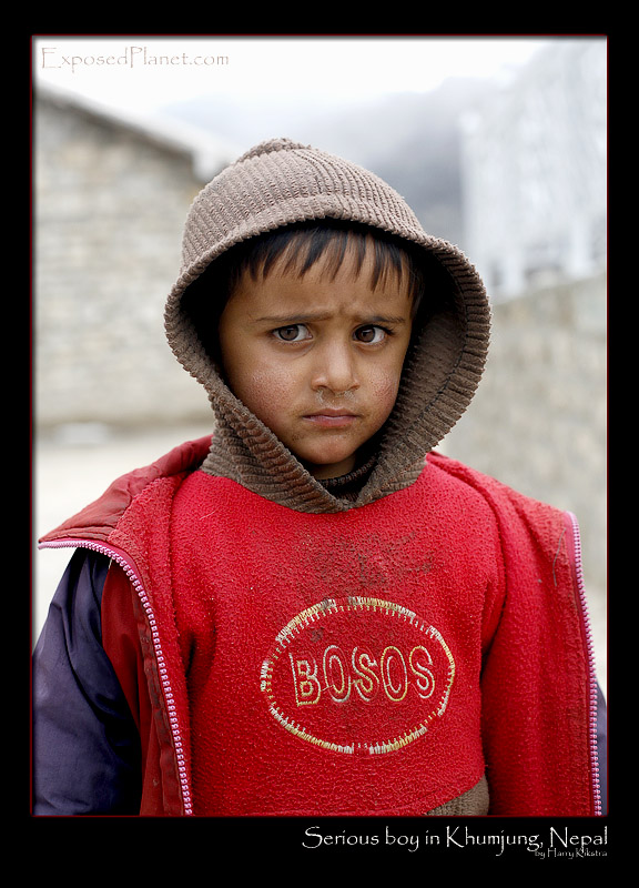 Khumjung (7): Nepali boy in schoolyard